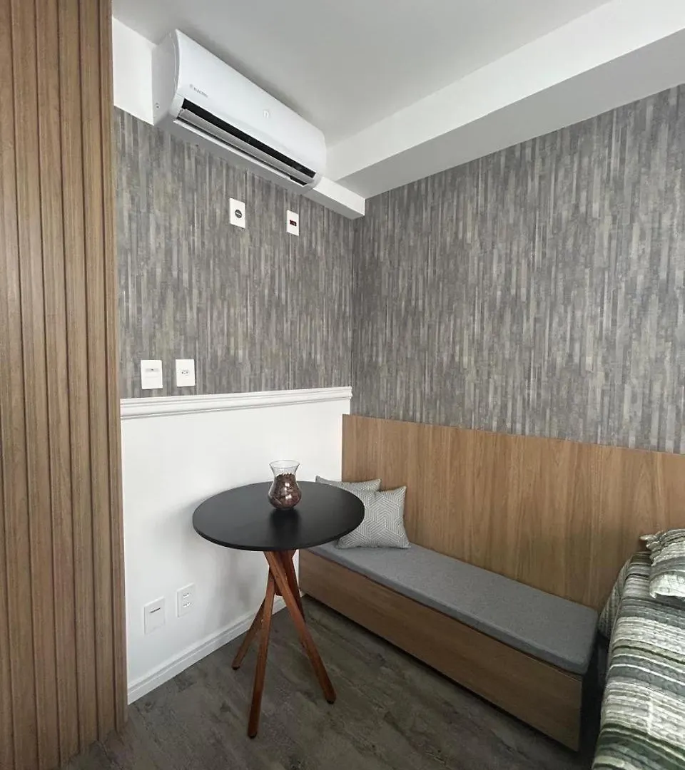 Skyline Porto Alegre - Apartamento Mobiliado Com Wi-Fi E Academia No Condominio 巴西