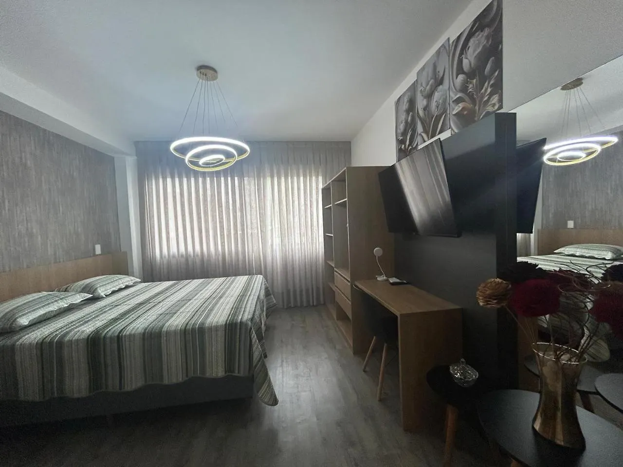 Skyline Porto Alegre - Apartamento Mobiliado Com Wi-Fi E Academia No Condominio